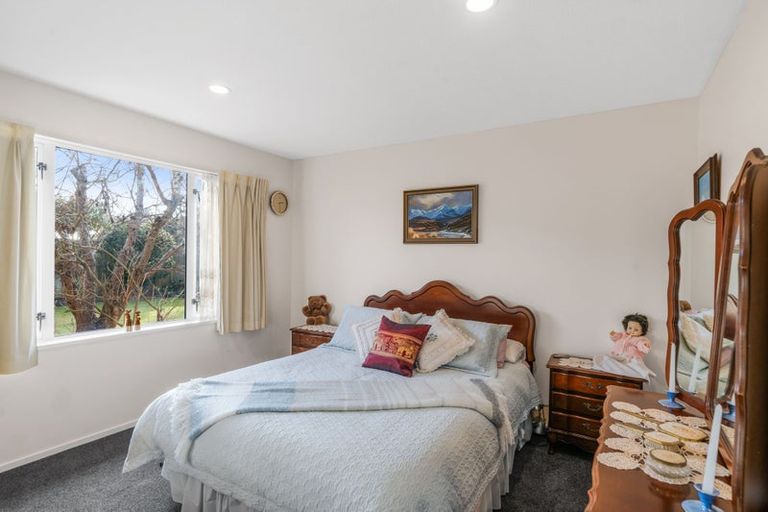 Photo of property in 18 Claverley Gardens, Avonhead, Christchurch, 8042