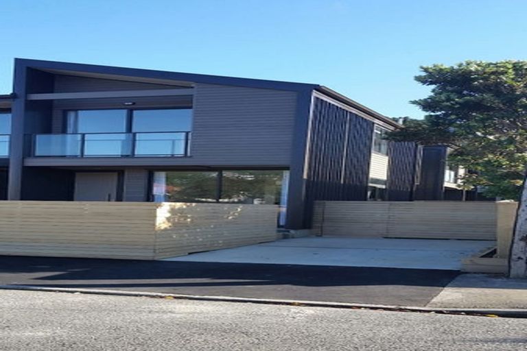 Photo of property in 74u1 Derwent Street, Island Bay, Wellington, 6023