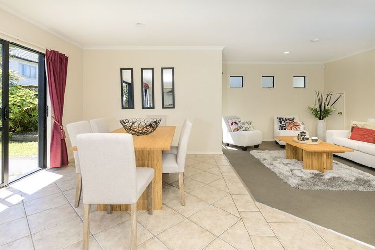 Photo of property in 57 Carousel Crescent, East Tamaki Heights, Auckland, 2016