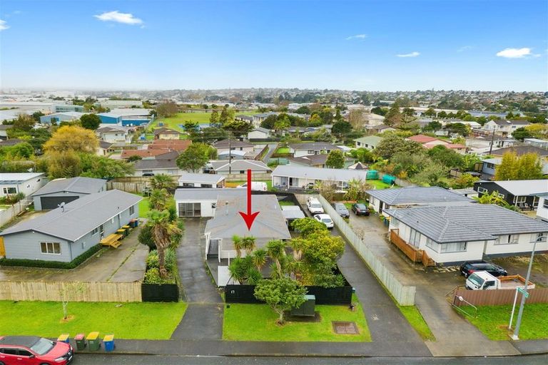 Photo of property in 17 Hindmarsh Street, Henderson, Auckland, 0612