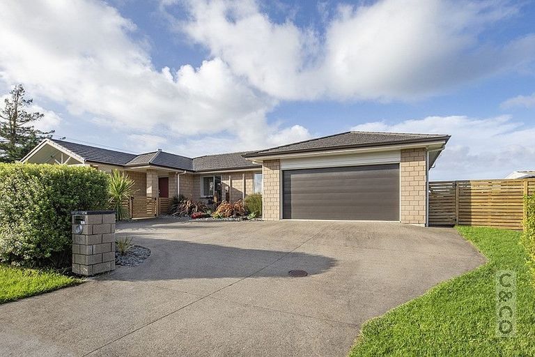 Photo of property in 124 Pohutukawa Parade, Riverhead, 0820