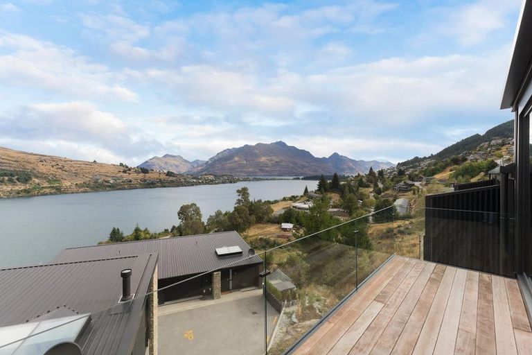 Photo of property in 15a Potters Hill Drive, Queenstown, 9300