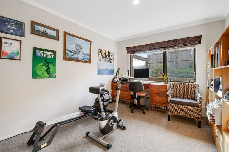 Photo of property in 16 Seamount Drive, Red Beach, 0932