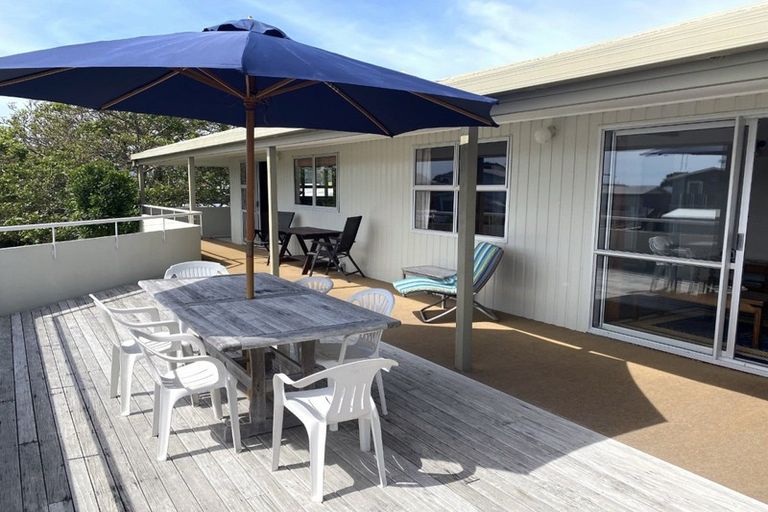 Photo of property in 320 Ocean Road, Whangamata, 3620