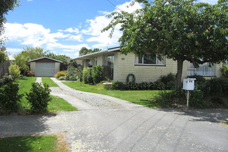 Photo of property in 96 Englefield Road, Northwood, Christchurch, 8051