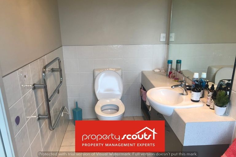 Photo of property in 20 Provence Esplanade, Te Atatu Peninsula, Auckland, 0610