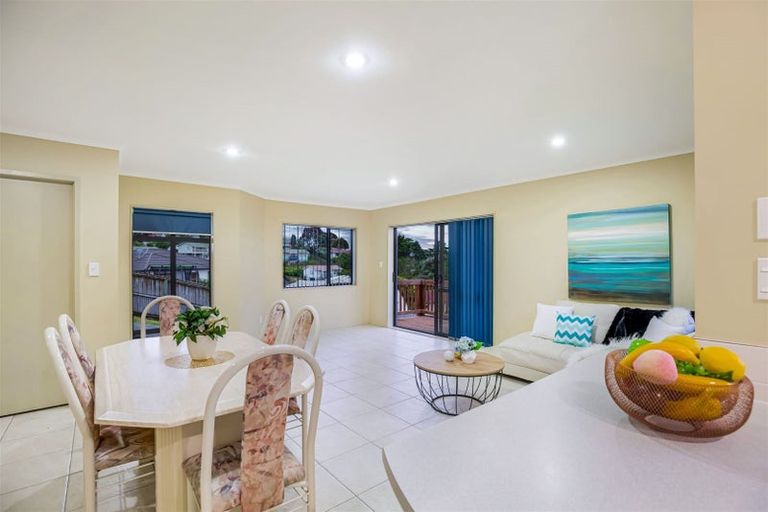 Photo of property in 15 Dovey Place, Massey, Auckland, 0614