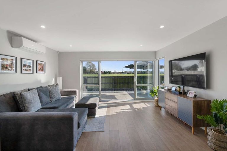 Photo of property in 42 Menin Gate Crescent, Broomfield, Christchurch, 8042