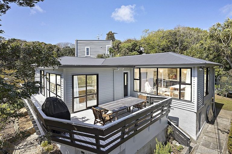 Photo of property in 37 Randwick Road, Northland, Wellington, 6012