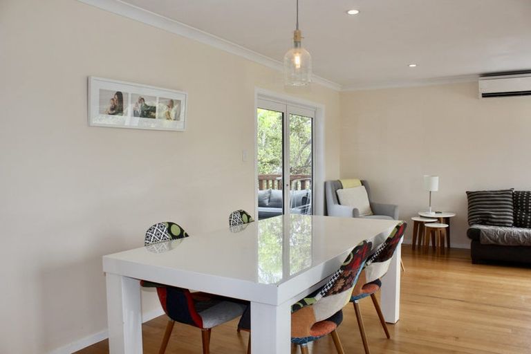 Photo of property in 56 Taipari Road, Te Atatu Peninsula, Auckland, 0610