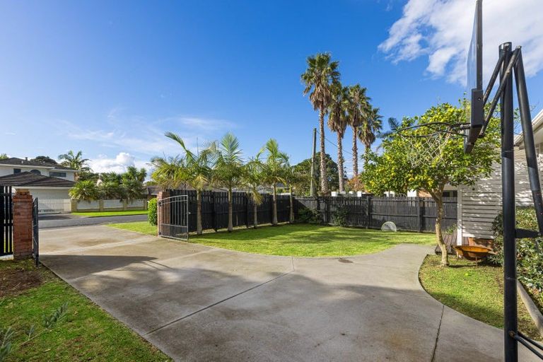 Photo of property in 40 Walton Street, Red Beach, 0932