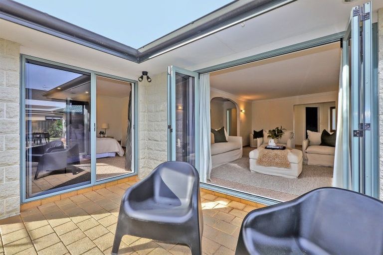 Photo of property in 28 Kensington Drive, Taradale, Napier, 4112