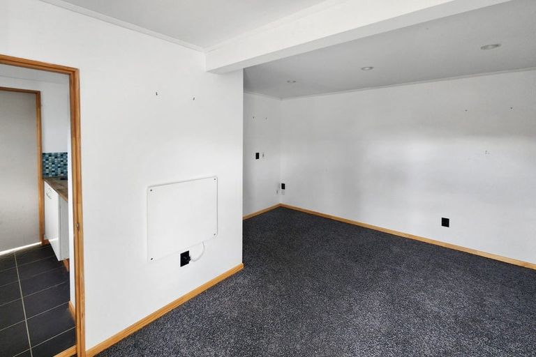 Photo of property in 35 Poto Road, Normandale, Lower Hutt, 5010