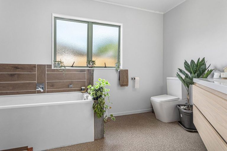 Photo of property in 9 Edgewater Grove, Whakatane, 3120