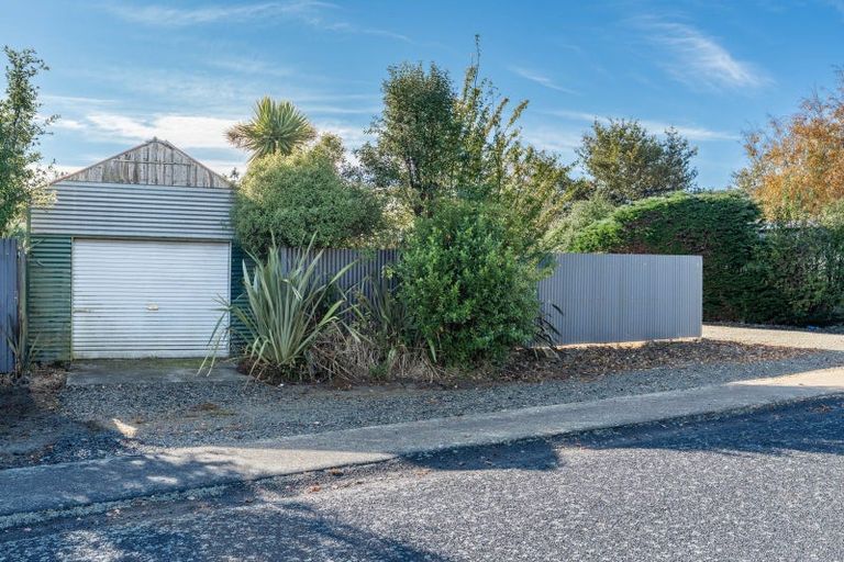 Photo of property in 5 Castle Street, Waihola, Milton, 9073
