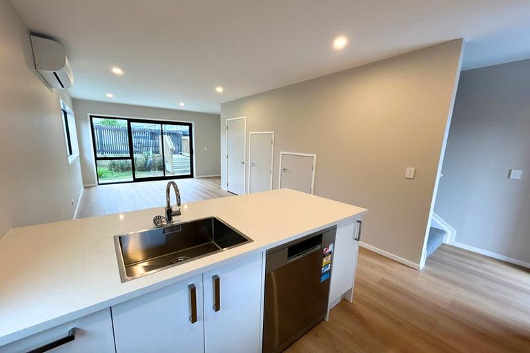 Photo of property in 11 Whati Lane, Henderson, Auckland, 0612