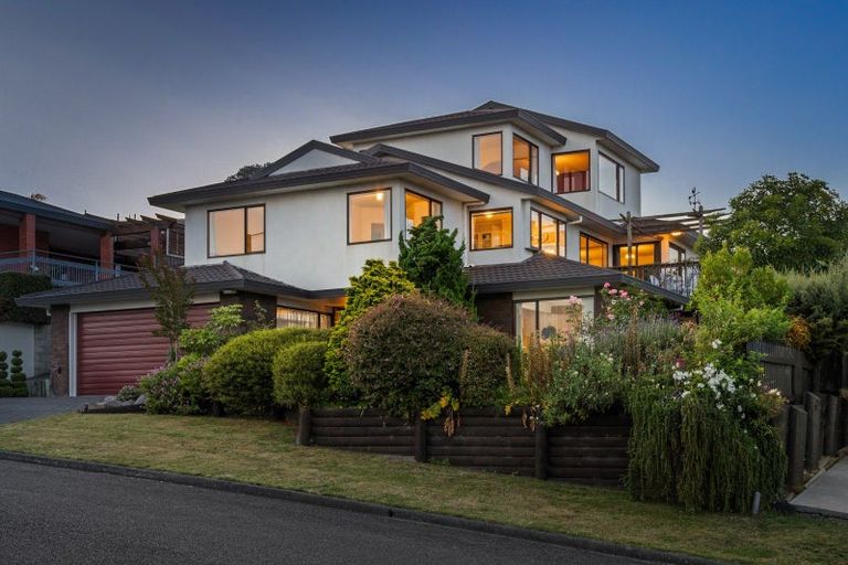 Photo of property in 90 Churchill Drive, Taradale, Napier, 4112