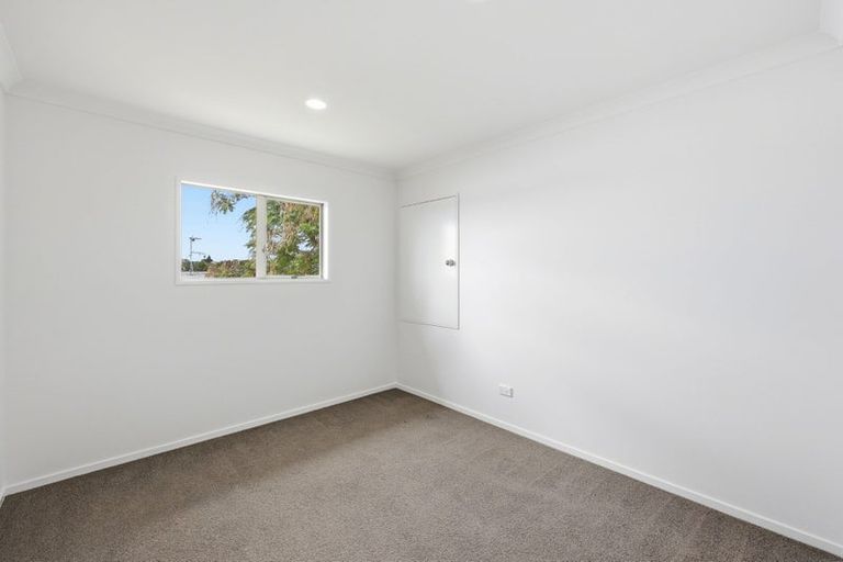 Photo of property in 17a Cherry Tree Place, Massey, Auckland, 0614