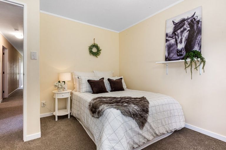 Photo of property in 17 Shackle Lane, Whitby, Porirua, 5024
