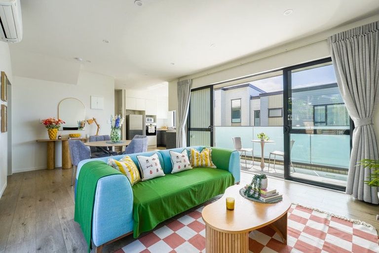Photo of property in 2/26 Long Bay Drive, Torbay, Auckland, 0630
