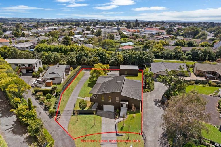 Photo of property in 16 Rossiter Avenue, Waiuku, 2123