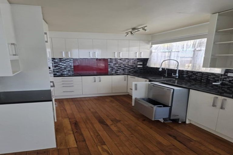 Photo of property in 17 Pomaria Road, Henderson, Auckland, 0610