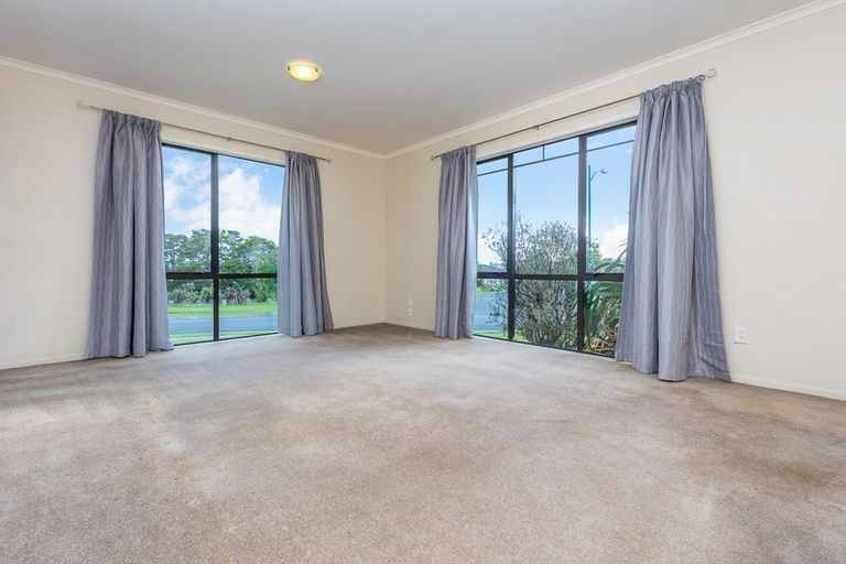 Photo of property in 2 Seamount Drive, Red Beach, 0932