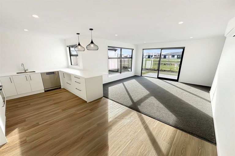 Photo of property in 2 Riroriro Lane, Halswell, Christchurch, 8025