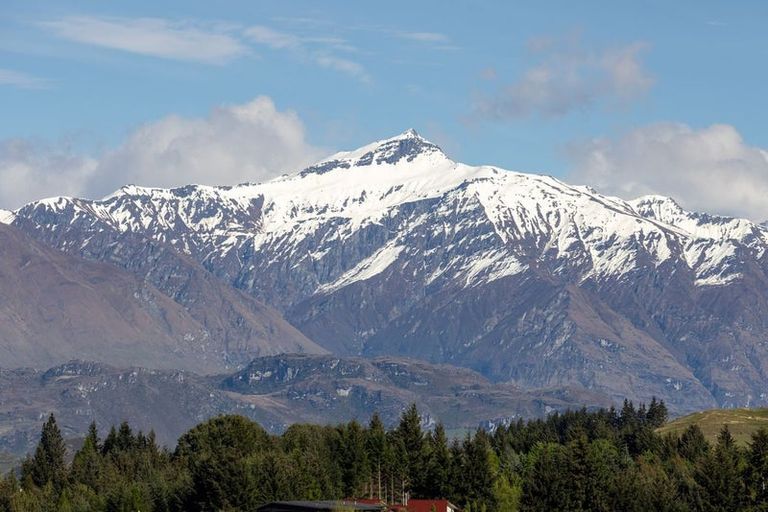 Photo of property in 7 Highfield Ridge, Wanaka, 9305