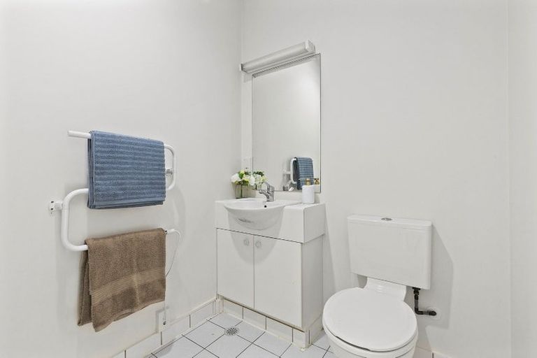 Photo of property in Terrace Tower Apartments, 8e/126 The Terrace, Wellington Central, Wellington, 6011