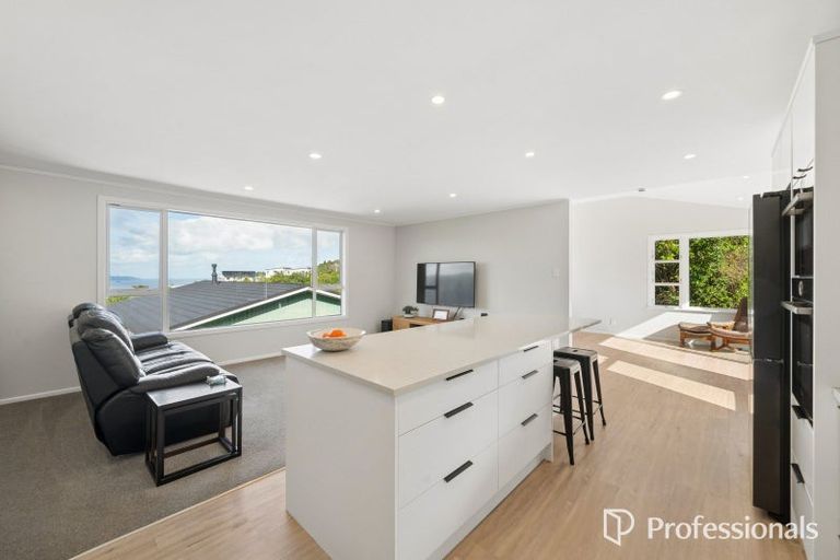 Photo of property in 24 Pekanga Road, Normandale, Lower Hutt, 5010