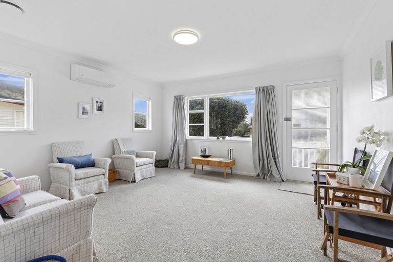 Photo of property in 45 The Drive, Tawa, Wellington, 5028