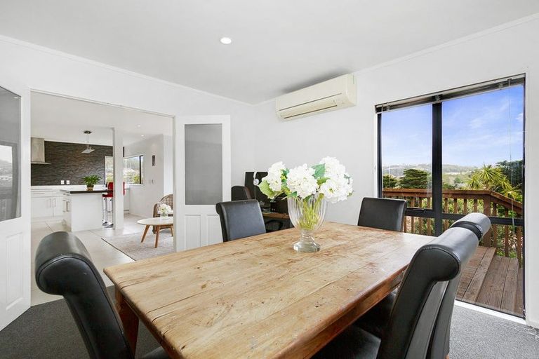 Photo of property in 6 Saunders Close, Whitby, Porirua, 5024