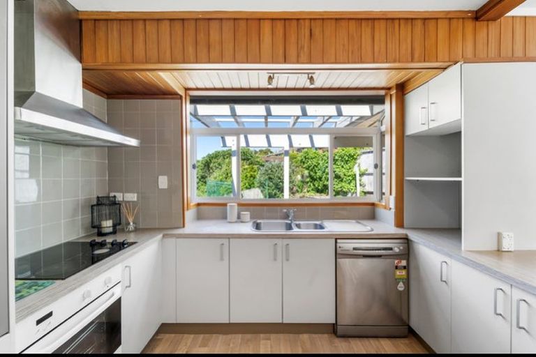 Photo of property in 10 Helvetia Drive, Browns Bay, Auckland, 0630