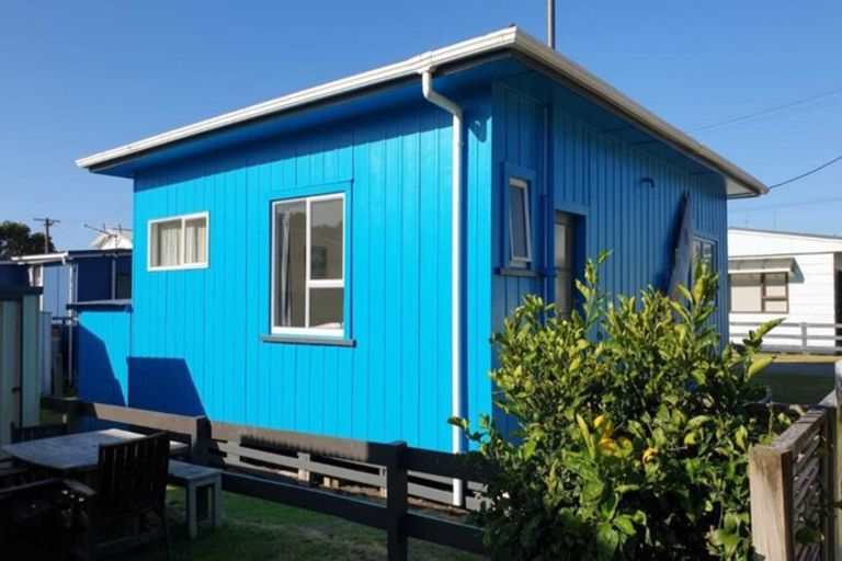 Photo of property in 11 Second Avenue, Urenui, 4377