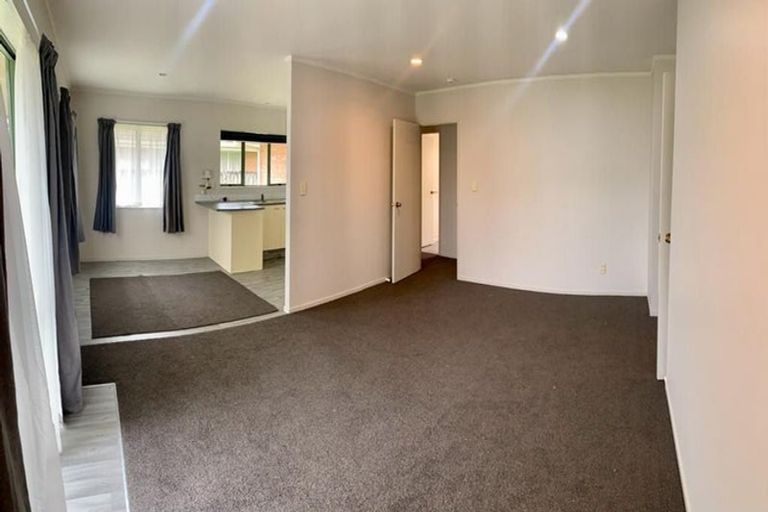 Photo of property in 30 Liddesdale Place, Papakura, 2110