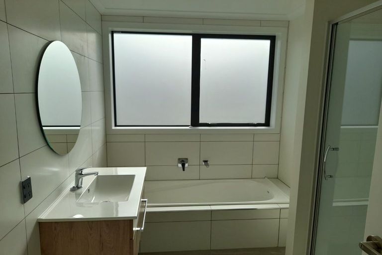 Photo of property in 10 Kenehi Road, Karaka, 2124