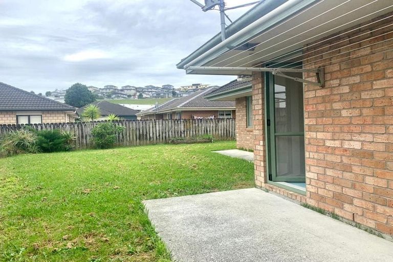 Photo of property in 30 Liddesdale Place, Papakura, 2110