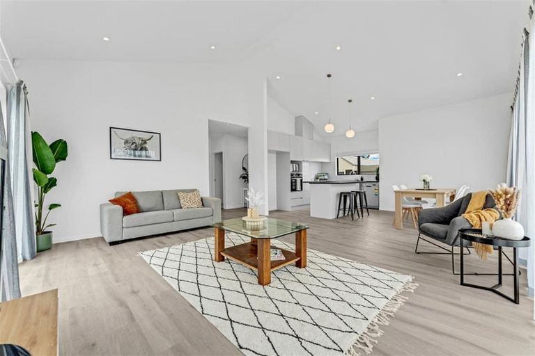 Photo of property in 64 Mataikokako Loop, Kawakawa Bay, 2585