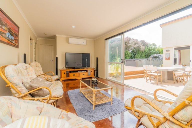 Photo of property in 17 Jenny Lane, Waiuku, 2123