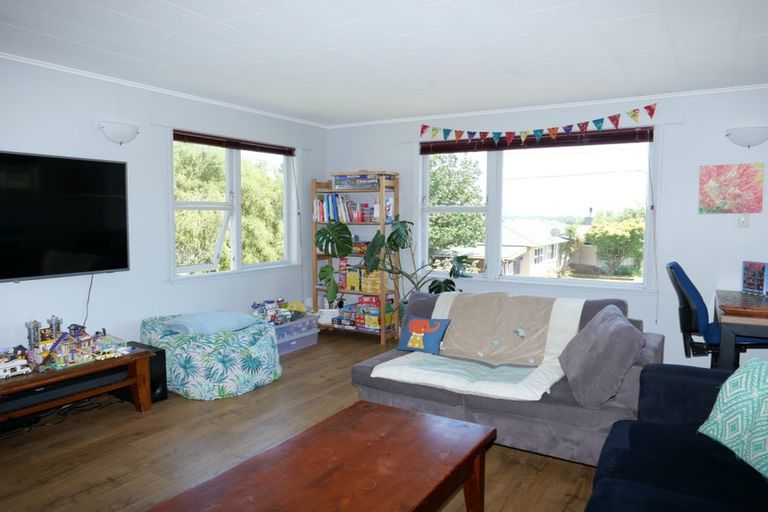 Photo of property in 46 Kaitawa Crescent, Paraparaumu, 5032