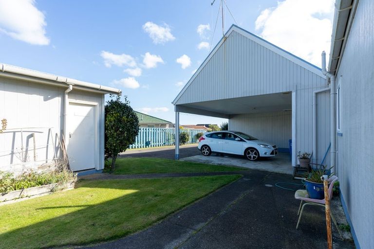Photo of property in 10 Aitchison Place, Levin, 5510