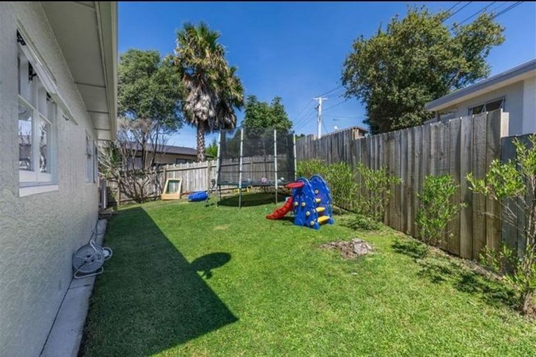 Photo of property in 65 Eskdale Road, Birkdale, Auckland, 0626
