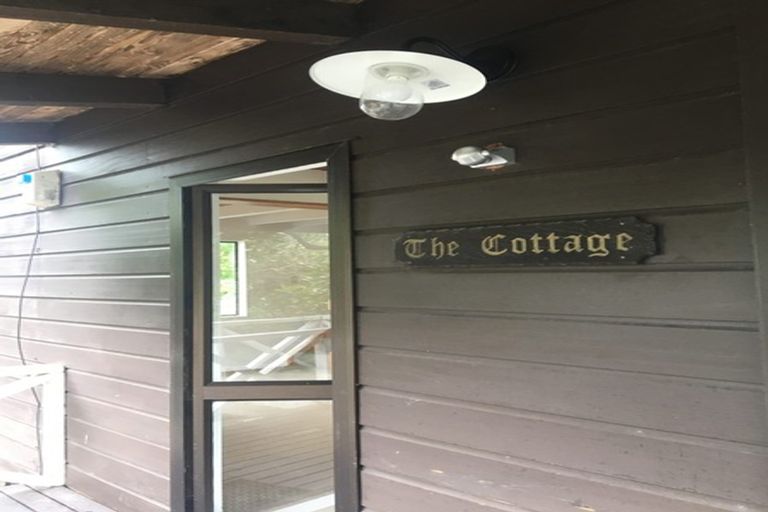 Photo of property in 1/11 Taipari Road, Te Atatu Peninsula, Auckland, 0610