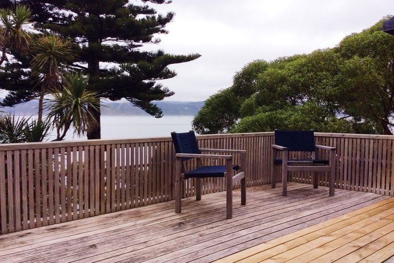 Photo of property in 3 Maramanui Way, Karaka Bays, Wellington, 6022
