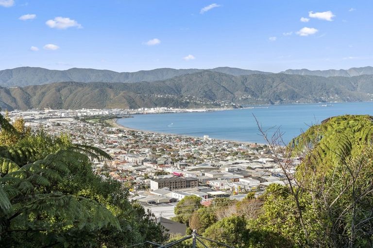 Photo of property in 25 Singers Road, Korokoro, Lower Hutt, 5012