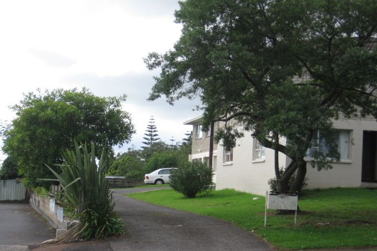 Photo of property in 3/81 West Coast Road, Glen Eden, Auckland, 0602