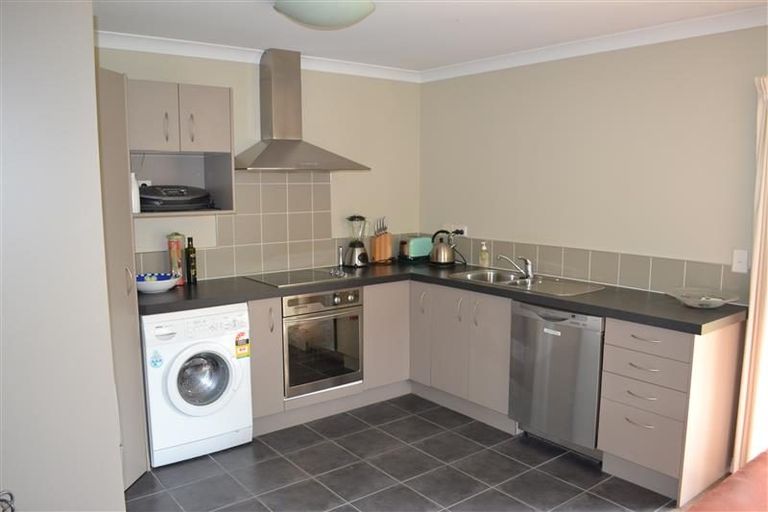 Photo of property in 12 Newbury Place, Schnapper Rock, Auckland, 0632