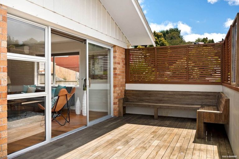 Photo of property in 19 Sovereign Place, Glenfield, Auckland, 0629