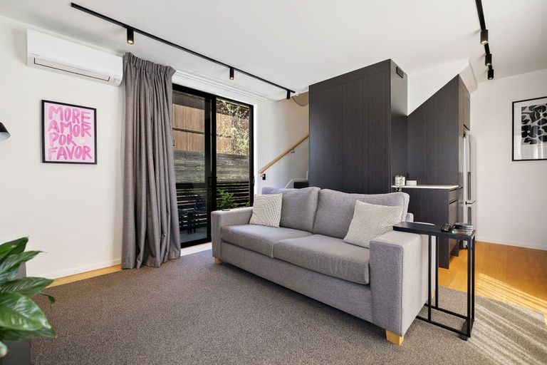 Photo of property in 5 Casterway Crescent, Jacks Point, 9371